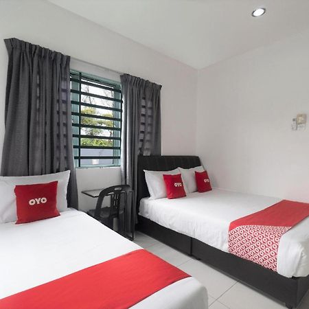 Oyo 91089 Motel Fasa 2B Сері-Манджунґ Екстер'єр фото