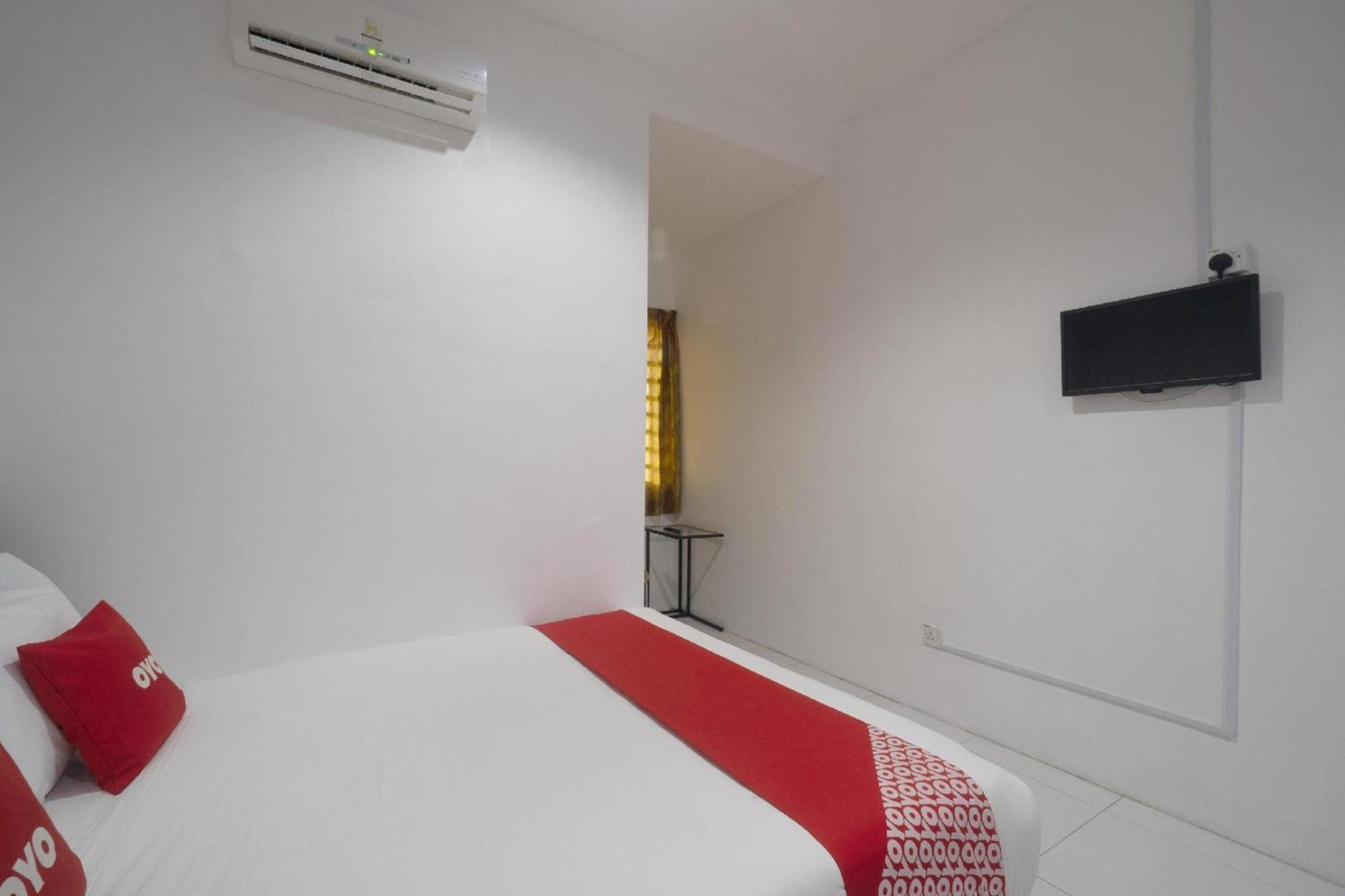 Oyo 91089 Motel Fasa 2B Сері-Манджунґ Екстер'єр фото