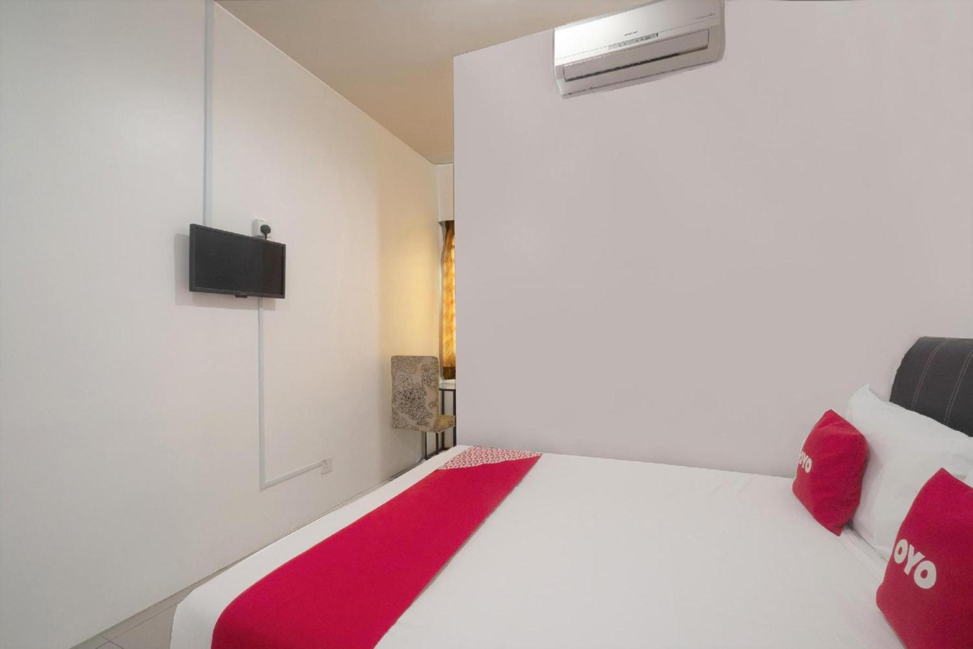 Oyo 91089 Motel Fasa 2B Сері-Манджунґ Екстер'єр фото