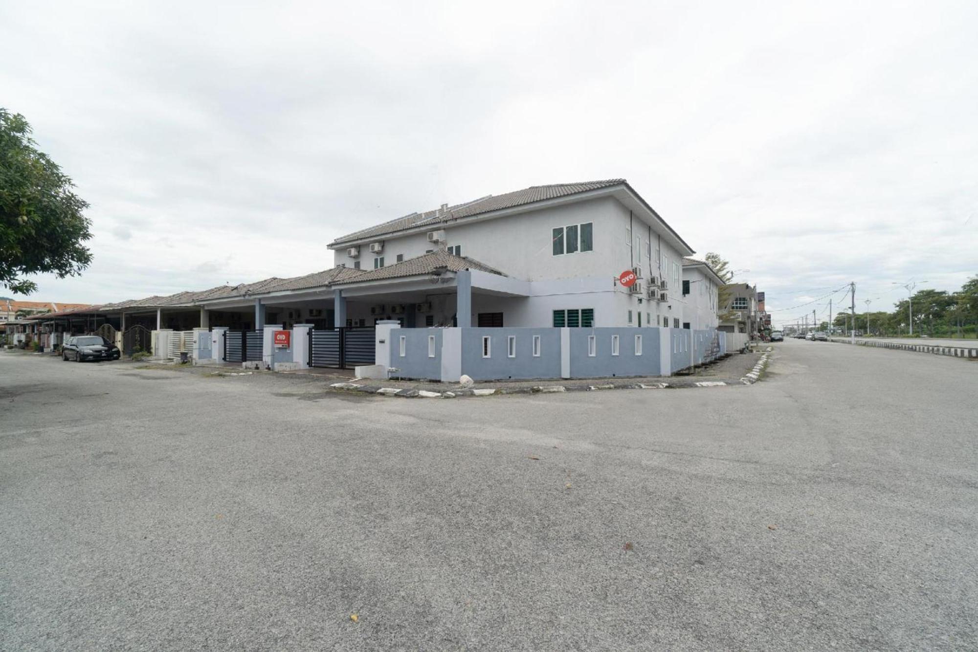 Oyo 91089 Motel Fasa 2B Сері-Манджунґ Екстер'єр фото