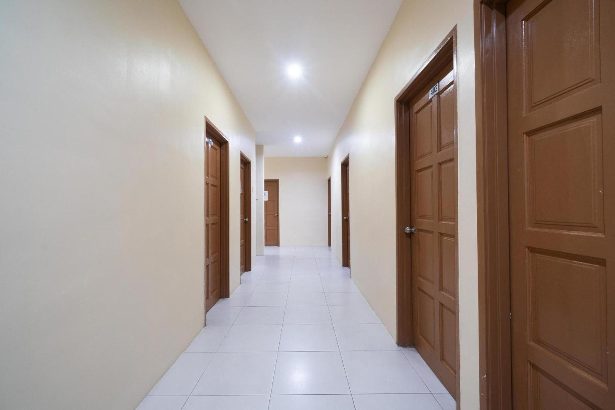 Oyo 91089 Motel Fasa 2B Сері-Манджунґ Екстер'єр фото