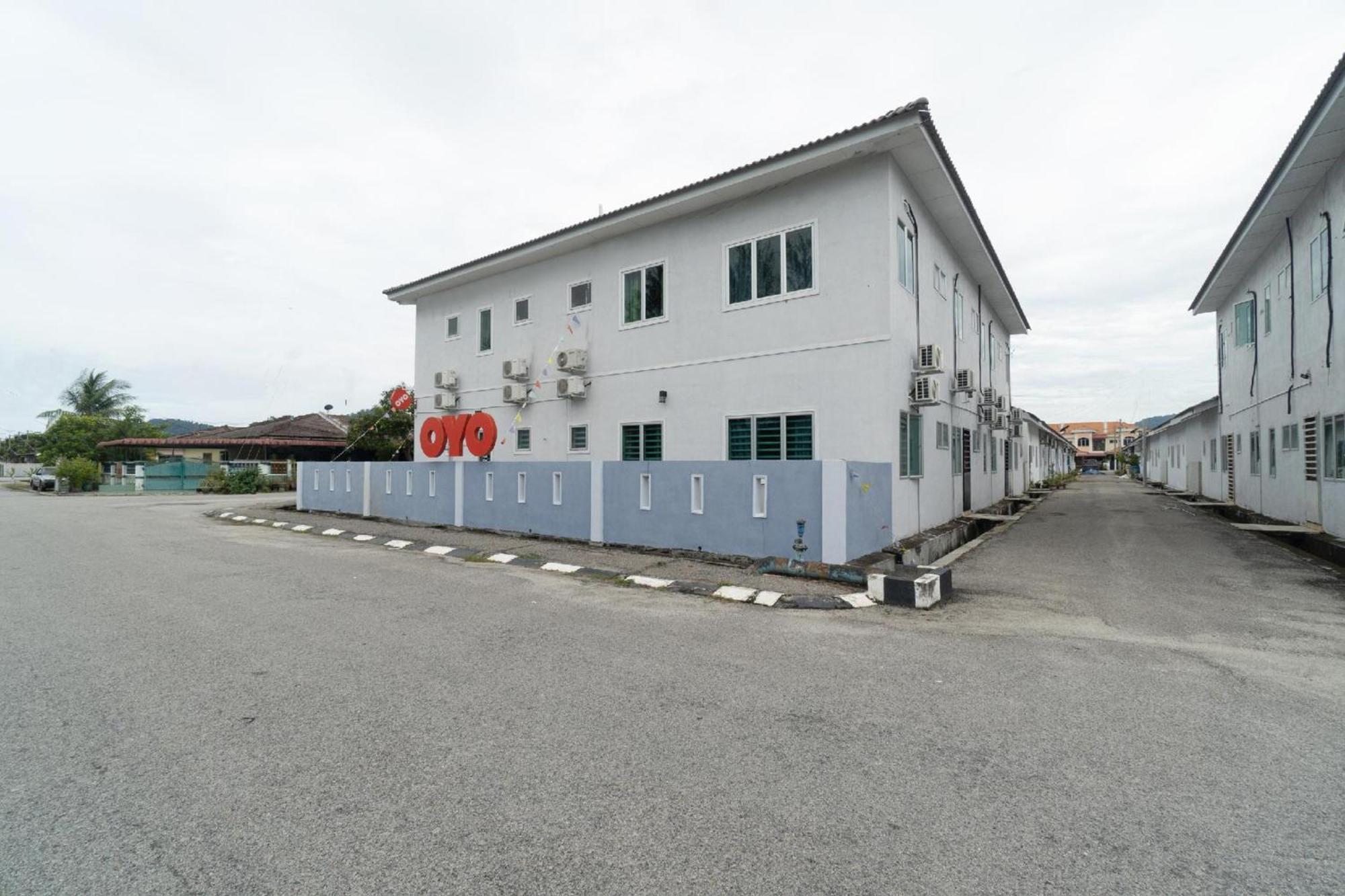 Oyo 91089 Motel Fasa 2B Сері-Манджунґ Екстер'єр фото