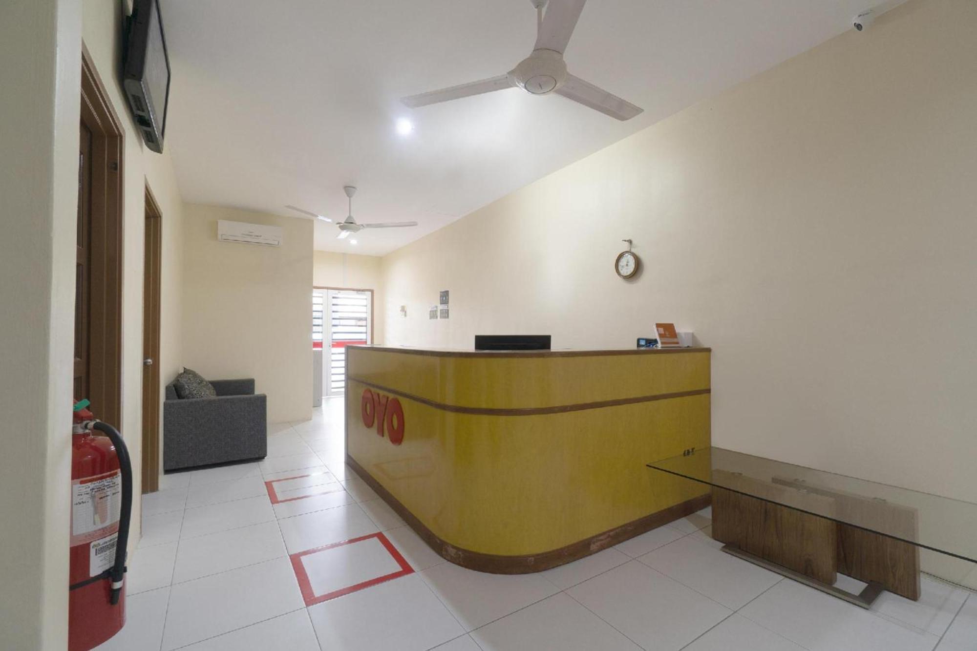Oyo 91089 Motel Fasa 2B Сері-Манджунґ Екстер'єр фото