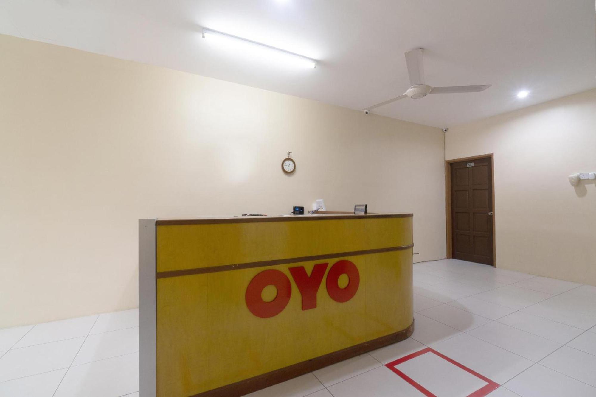 Oyo 91089 Motel Fasa 2B Сері-Манджунґ Екстер'єр фото